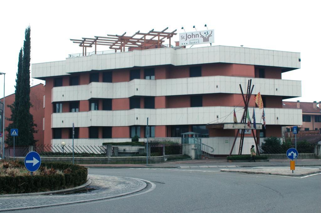 Hotel St John 데지오 외부 사진